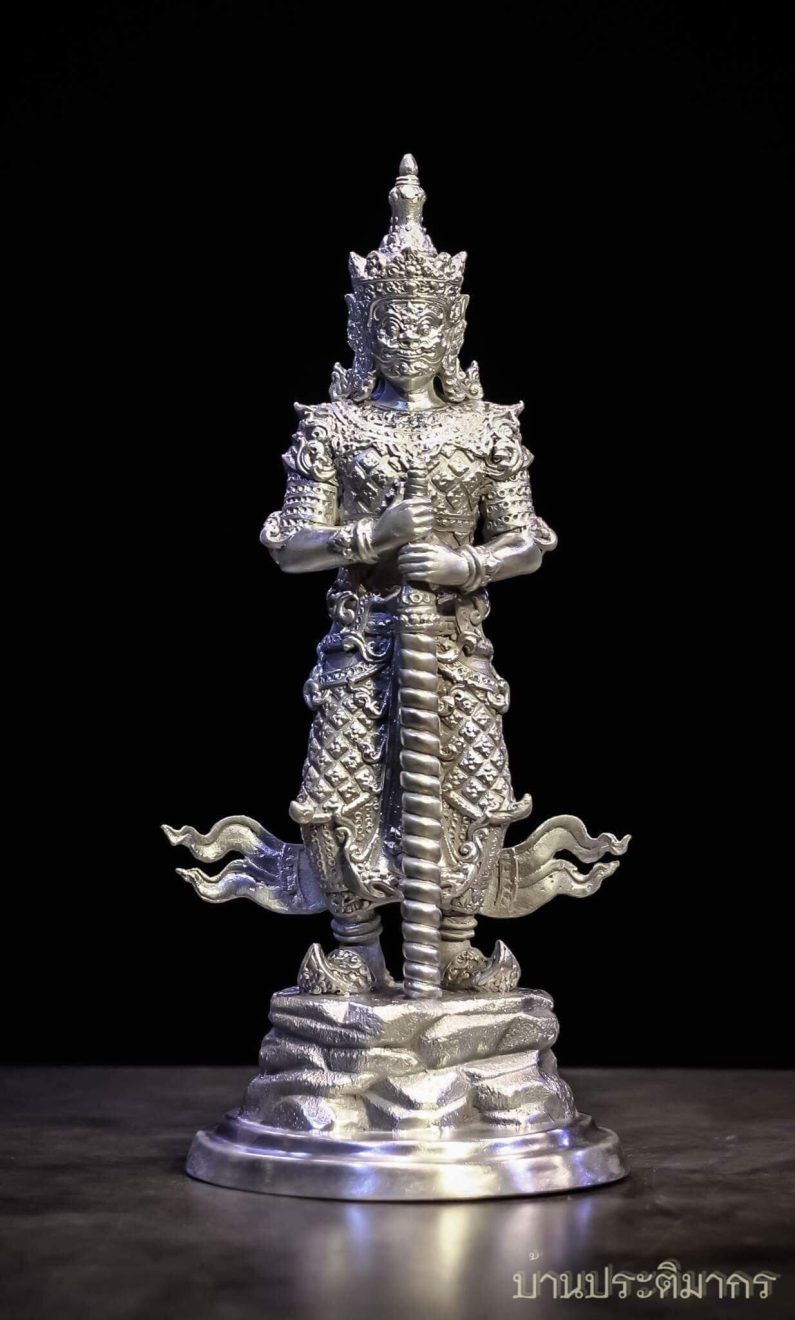Front View of the Silver Thao Wessuwan Statue